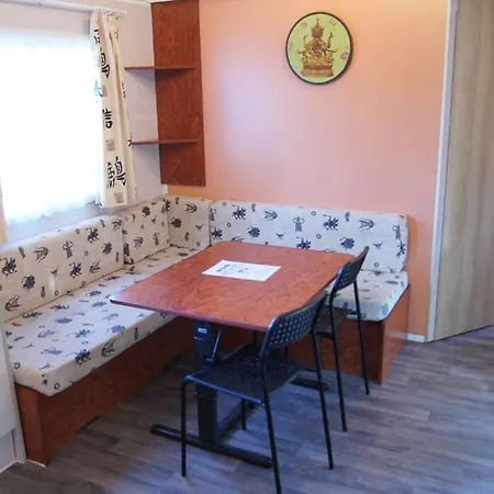 Mobil-home Avec Terrasse Pour 4 Pers. - Api-1-52-1600 Camping *