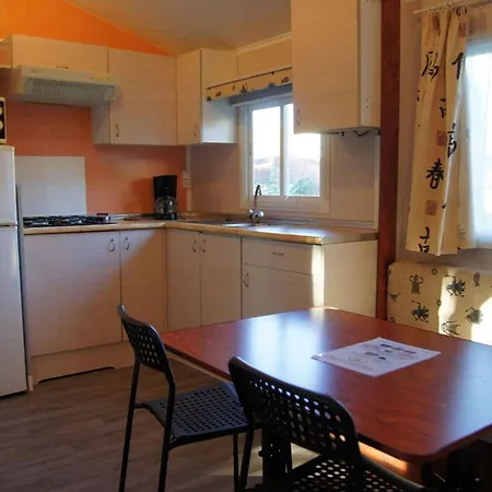 Mobil-home Avec Terrasse Pour 4 Pers. - Api-1-52-1600 Camping